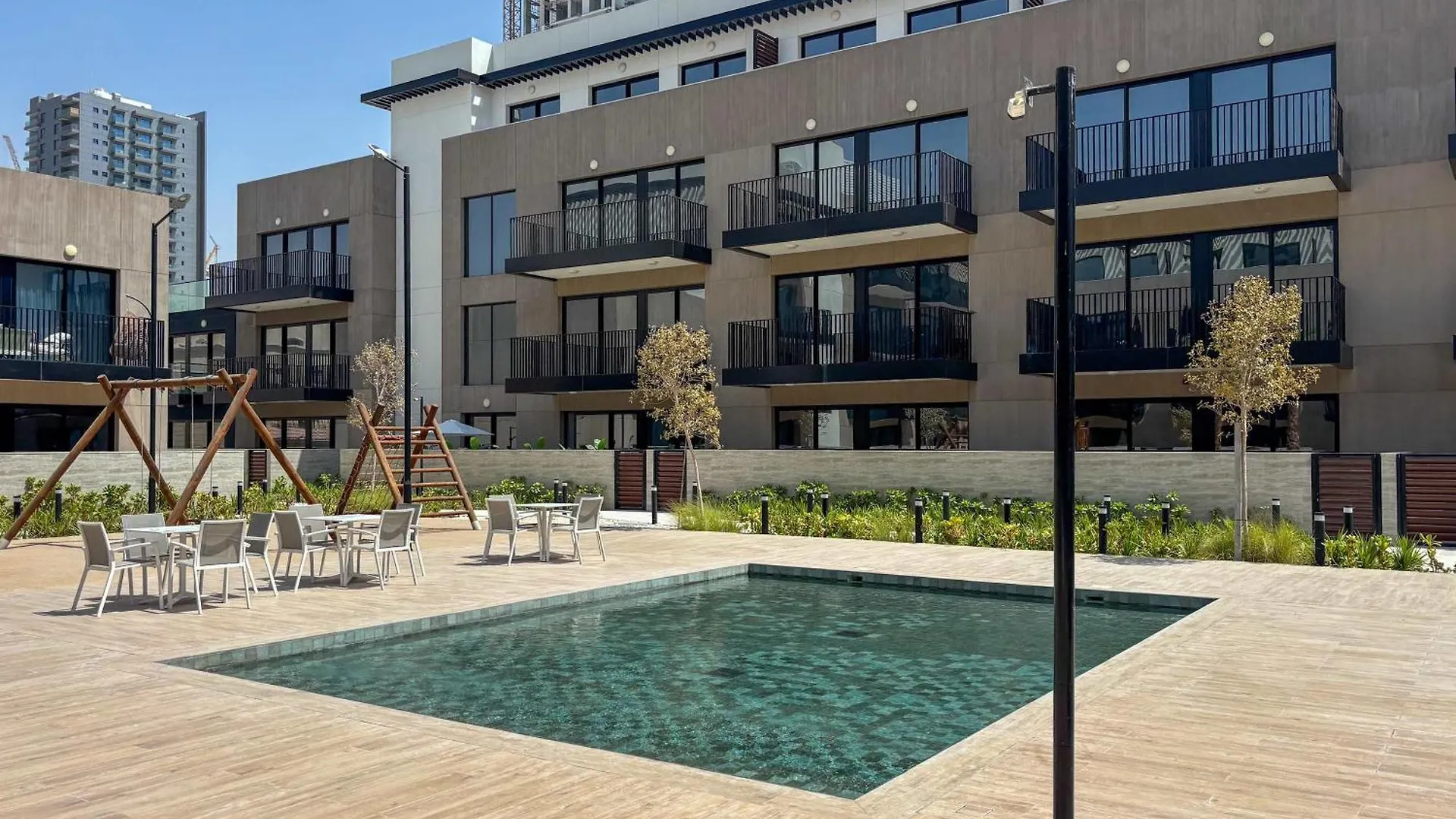 Frank Porter - Oakley Square Residences Dubai United Arab Emirates